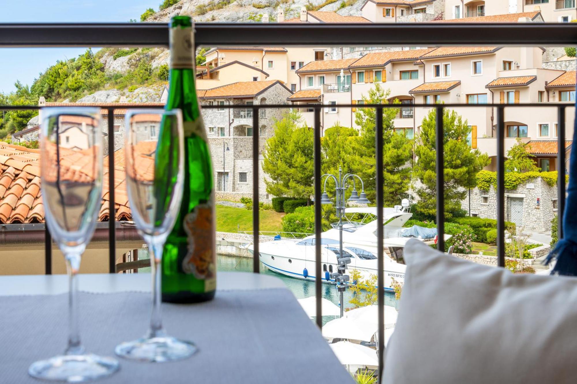 Portopiccolo Apartments Систиана Экстерьер фото